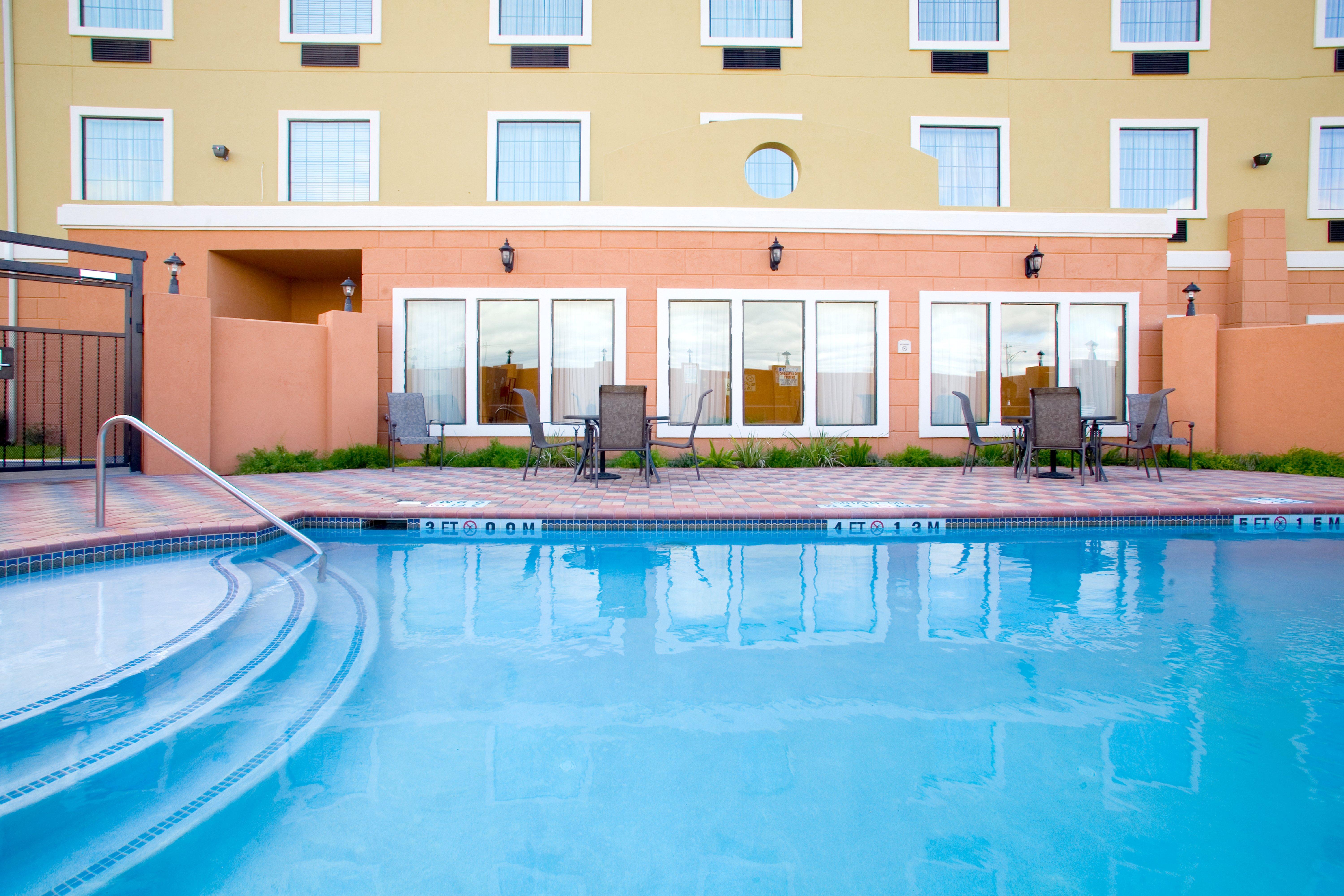 Holiday Inn Express & Suites - Jourdanton-Pleasanton By Ihg Exterior foto